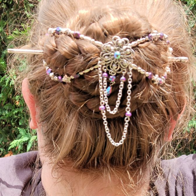 "Angel" XXL flexiclip holding a braided bun